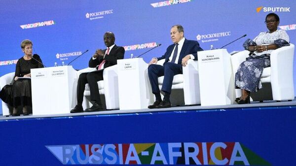 Les Africains voient en Russie leur allié dans la lutte contre l’impérialisme et le néocolonialisme - panafricaniste - Sputnik Afrique
