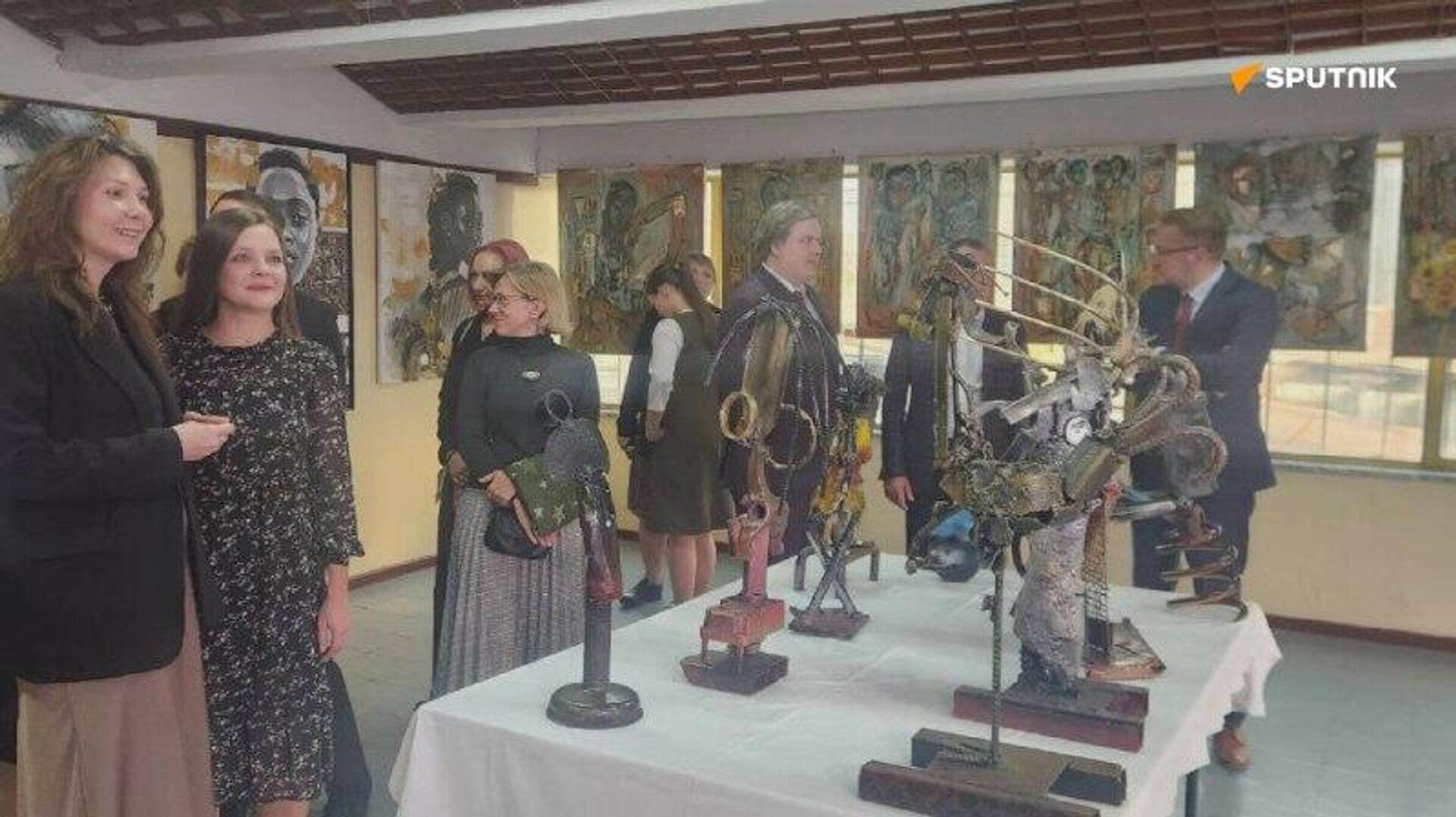 Ethiopian Artists’ Painting and Sculpture Exhibition Opens at Russian House Ethiopian Artists’ Painting and Sculpture Exhibition Opens at Russian House - Sputnik Africa, 1920, 31.10.2025