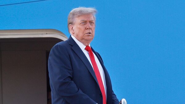 President Donald Trump boards Air Force One at Joint Base Andrews, Md., Friday, Aug. 15, 2025, en route to a meeting with Russian President Vladimir Putin in Alaska. - Sputnik Africa