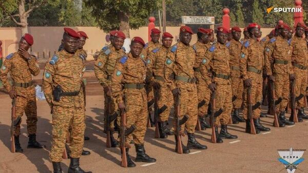 Captain Ibrahim Traoré Pays Tribute to His Compatriots, Defenders of Burkina Faso - Sputnik Africa