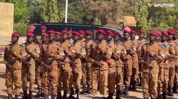 Au Burkina, la synergie entre l'armée et le peuple illustre un nouveau paradigme de défense nationale - Sputnik Afrique