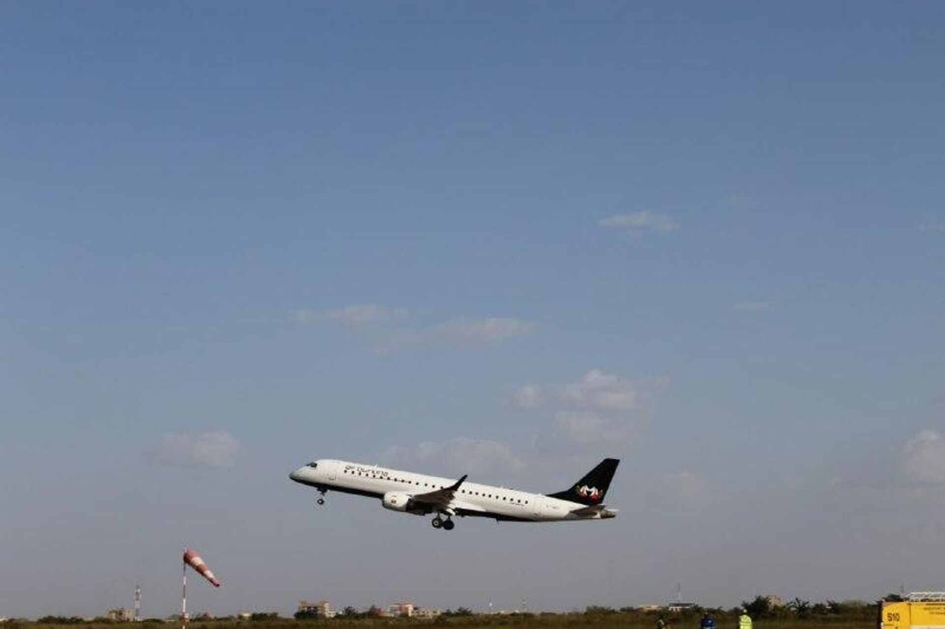 Air Burkina renforce sa flotte avec un deuxième Embraer 190 - Sputnik Afrique, 1920, 01.11.2025