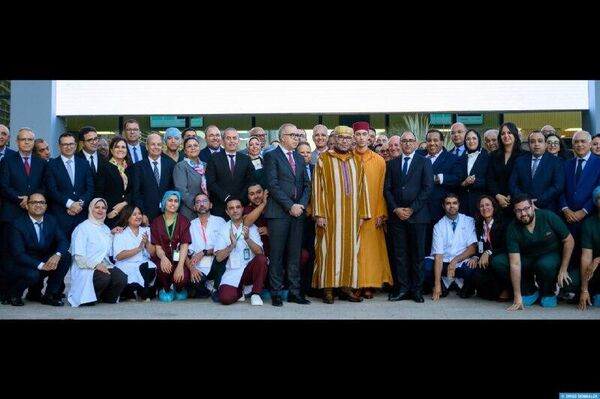 Chirurgie robotique et laboratoire entièrement automatisé: le roi du Maroc inaugure à Rabat un hôpital ultra-moderne - Sputnik Afrique