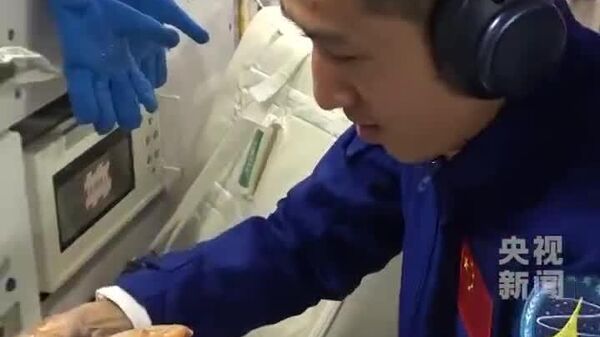 #viral: Chinese Astronauts Fry Chicken Wings Onboard Spacecraft - Sputnik Africa