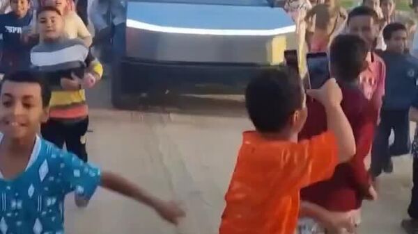 Campagne électorale en Egypte: un candidat en Tesla fait polémique - Sputnik Afrique