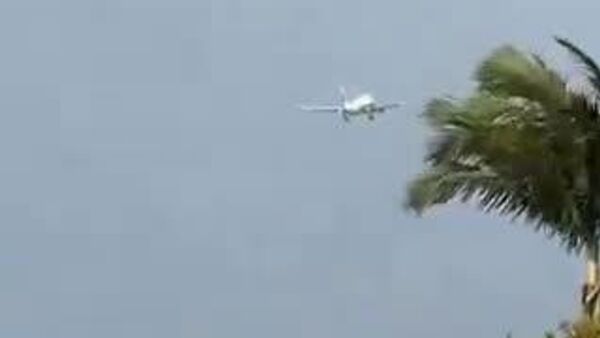 Un avion atterrit latéralement à cause de forts vents de travers au Brésil - Sputnik Afrique