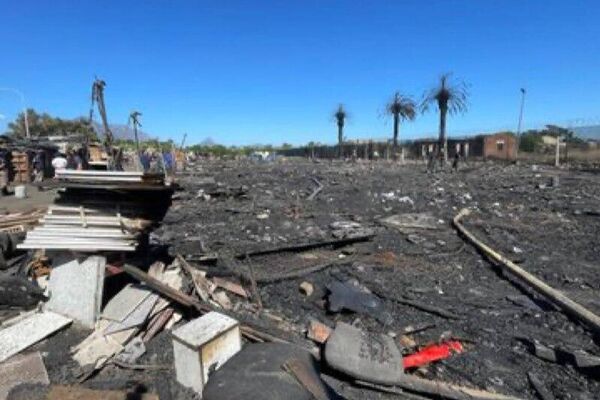 South Africa's Cape Winelands Fire Rages On, Crews on Standby - Sputnik Africa