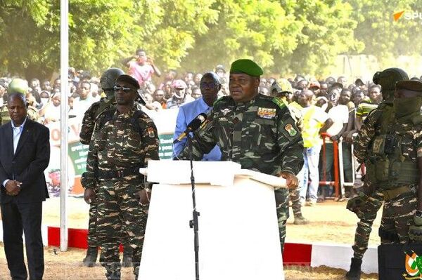 Le Président du Niger acclamé par le peuple du Dendi à Gaya Le Président du Niger acclamé par le peuple du Dendi à Gaya - Sputnik Afrique