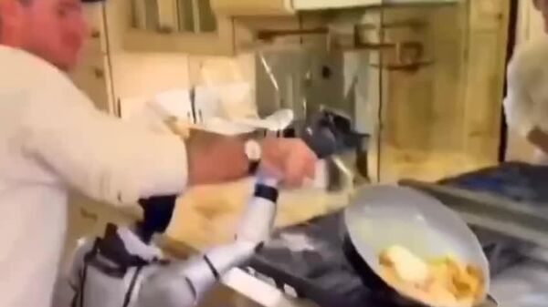#viral |Viral Sensation: Humanoid Robot Tries (and Fails?) to Cook Eggs - Sputnik Africa