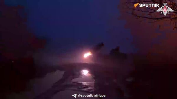 ▶ Un bastion des forces armées ukrainiennes a été réduit en cendres par un LRM russe Grad - Sputnik Afrique