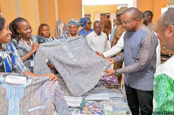 Un Centre national d’appui à la transformation artisanale du coton inauguré à Bobo-Dioulasso, au Burkina Un Centre national d’appui à la transformation artisanale du coton inauguré à Bobo-Dioulasso, au Burkina - Sputnik Afrique