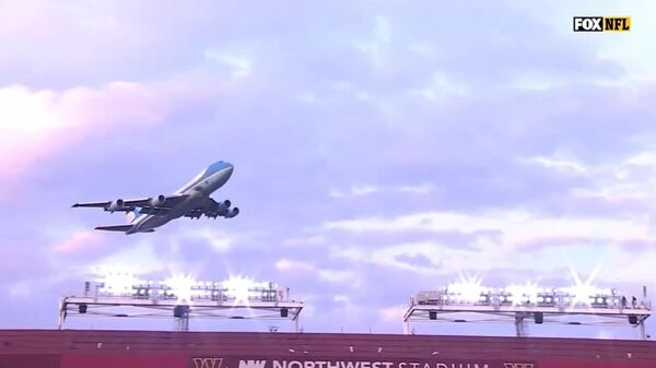 Trump au-dessus d'un stade: le Président veut un siège au premier rang! - Sputnik Afrique