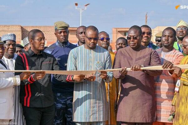 Hub commercial stratégique du Sahel: de nouvelles infrastructures ouvertes au port sec de Bobo-Dioulasso au Burkina Faso Hub commercial stratégique du Sahel: de nouvelles infrastructures ouvertes au port sec de Bobo-Dioulasso au Burkina Faso - Sputnik Afrique