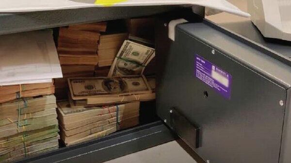 Une corruption massive imprègne la hiérarchie du régime de Zelensky, dit un expert libanais - Sputnik Afrique