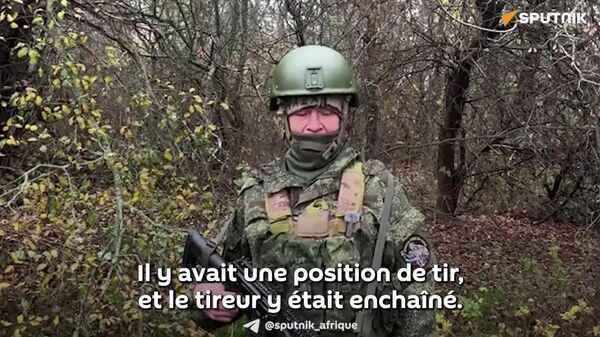 Les soldats ukrainiens ont liquidé l'un des siens, enchaîné à une mitrailleuse, selon un militaire russe - Sputnik Afrique