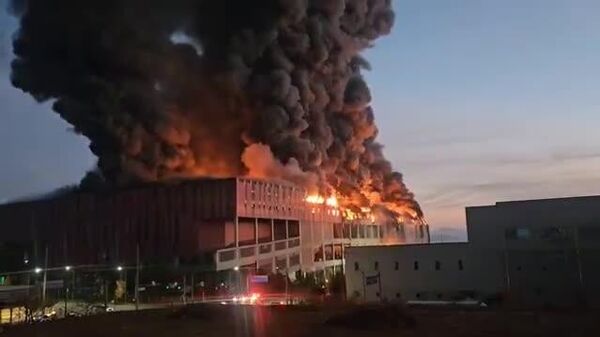 #viral | Massive Logistics Warehouse Burning in South Korea - Sputnik Africa
