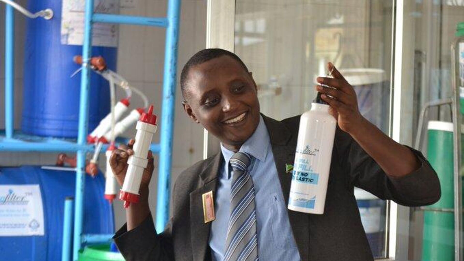 Quand les Africains prennent les rênes, des solutions sont adaptées aux contraintes réelles, selon l’inventeur du nanofiltre Quand les Africains prennent les rênes, des solutions sont adaptées aux contraintes réelles, selon l’inventeur du nanofiltre - Sputnik Afrique, 1920, 16.11.2025