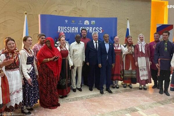 Le public de Djibouti découvre l'art du Chœur populaire de Moscou Le public de Djibouti découvre l'art du Chœur populaire de Moscou - Sputnik Afrique