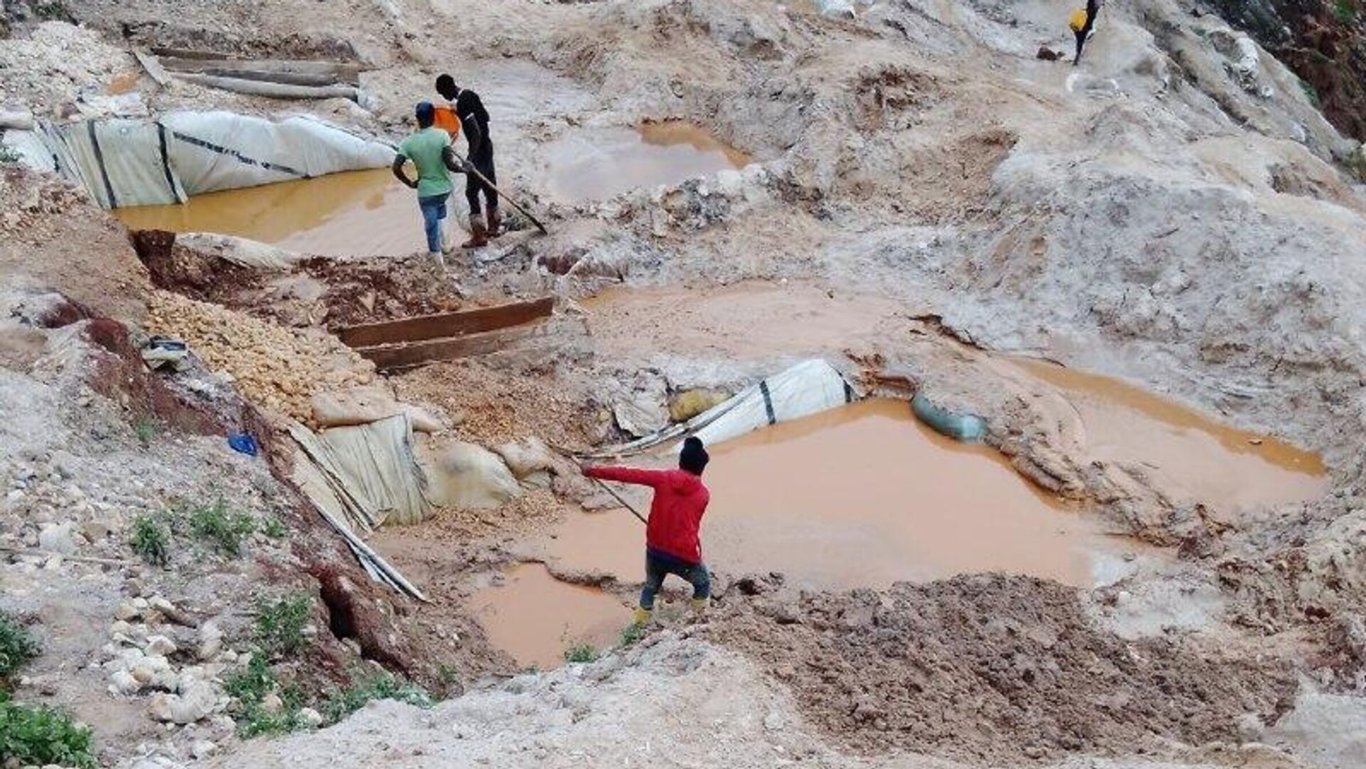 La RDC proroge le statut rouge sur deux mines situés dans le Nord-Kivu et Sud-Kivu La RDC proroge le statut rouge sur deux mines situés dans le Nord-Kivu et Sud-Kivu - Sputnik Afrique, 1920, 16.11.2025