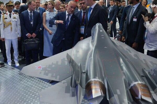 La Russie expose ses armements de pointe aux potentiels acheteurs au Dubai Airshow 2025 - Sputnik Afrique