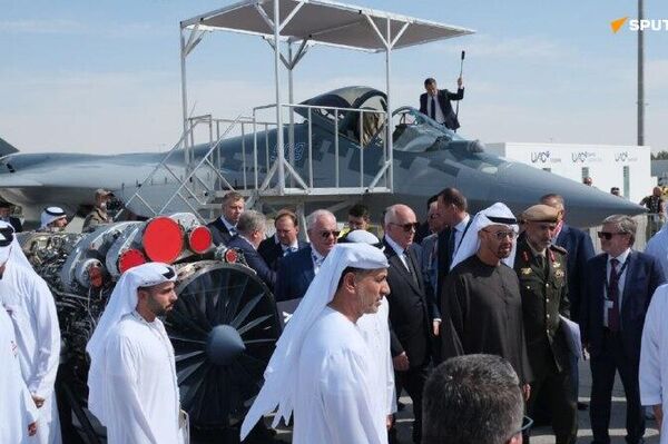 La Russie expose ses armements de pointe aux potentiels acheteurs au Dubai Airshow 2025 - Sputnik Afrique