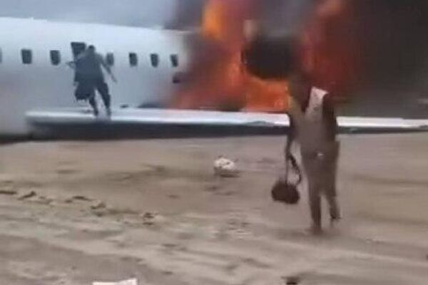 DRC: Plane Carrying Minister of Mines Catches Fire During Landing DRC: Plane Carrying Minister of Mines Catches Fire During Landing - Sputnik Africa