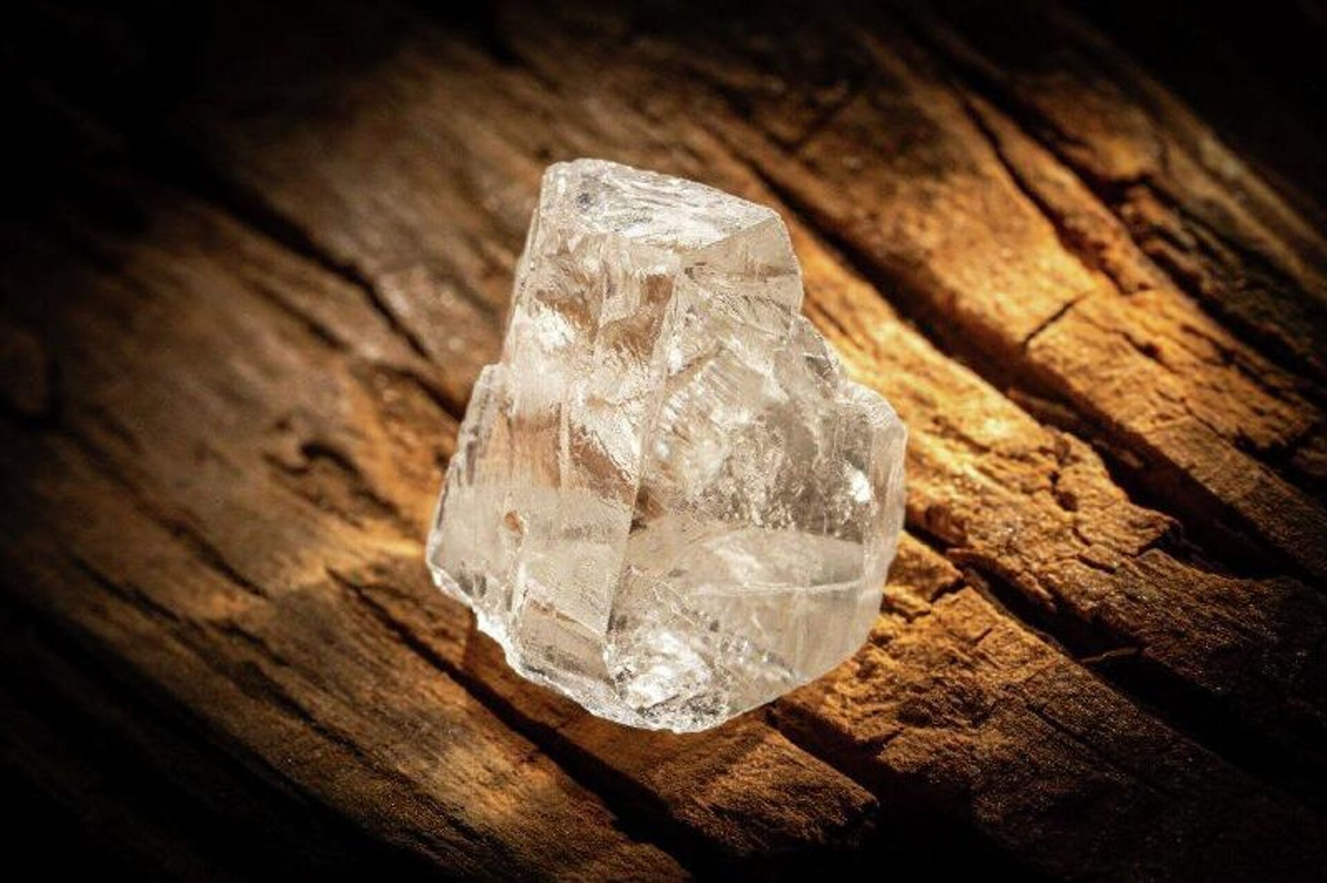 Two Large Gem-Quality Diamonds Discovered in Russia Two Large Gem-Quality Diamonds Discovered in Russia - Sputnik Africa, 1920, 18.11.2025