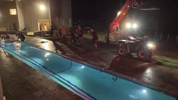 Folie réussie: des blogueurs construisent un looping de jet-boat dans leur jardin - Sputnik Afrique