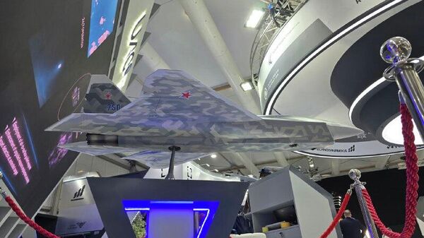 Le chasseur léger russe de 5e génération Su-75 Checkmate effectuera son 1er vol début 2026 - Sputnik Afrique