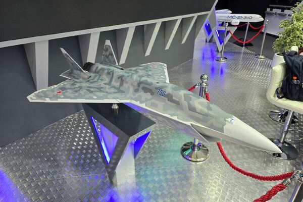 Le chasseur léger russe de 5e génération Su-75 Checkmate effectuera son 1er vol début 2026 - Sputnik Afrique