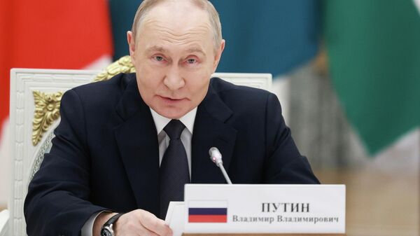 Vladimir Poutine s'entretient avec Faure Gnassingbé, président du Conseil togolais, à Moscou - Sputnik Afrique