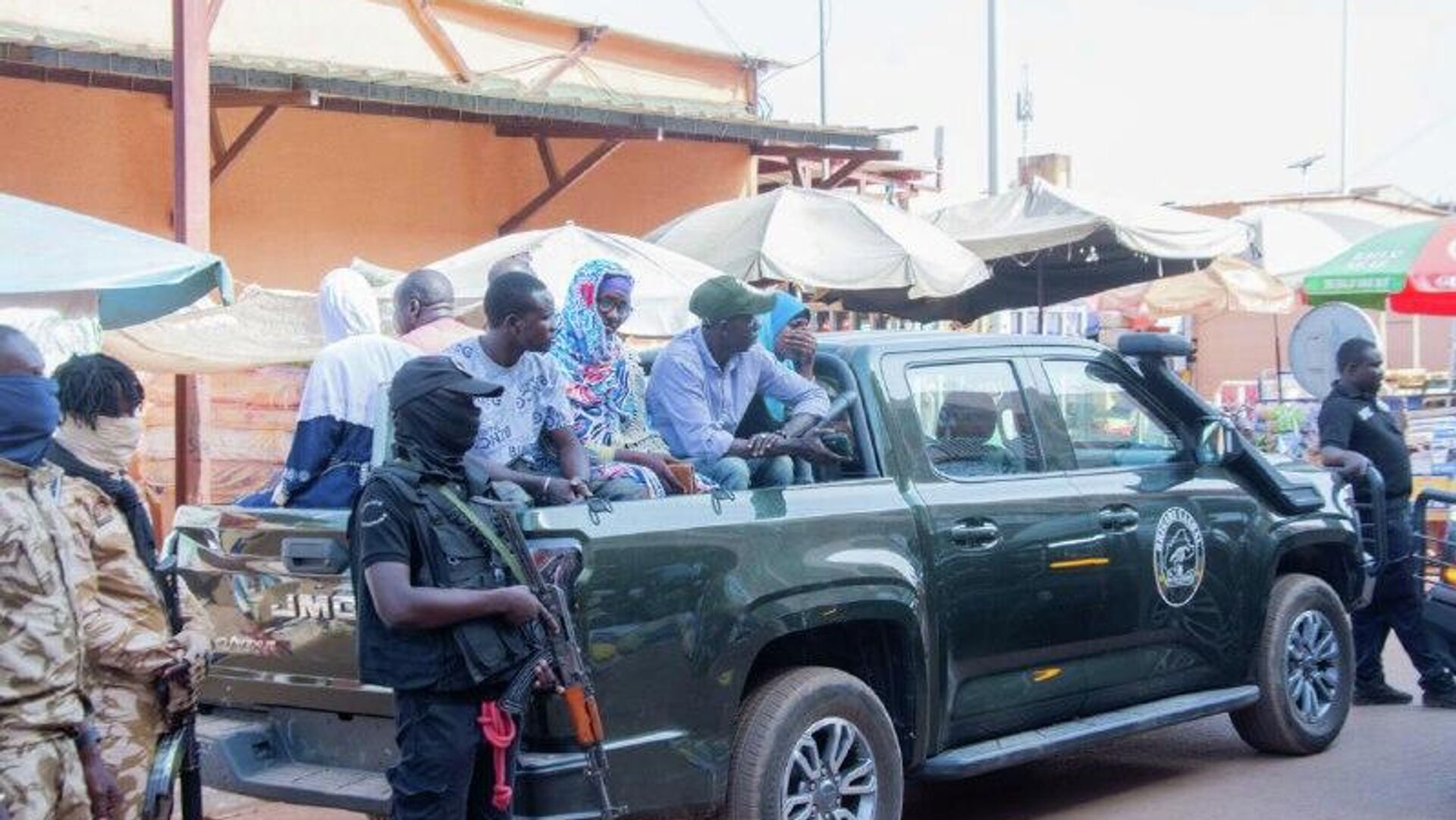 Vaste opération contre les trafics de produits dangereux à Ouagadougou Vaste opération contre les trafics de produits dangereux à Ouagadougou - Sputnik Afrique, 1920, 19.11.2025