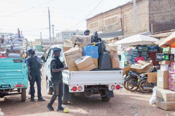 Vaste opération contre les trafics de produits dangereux à Ouagadougou Vaste opération contre les trafics de produits dangereux à Ouagadougou - Sputnik Afrique