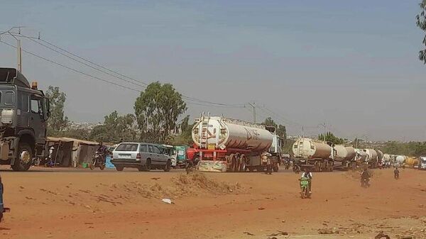 Le Corps africain de la Défense russe aide le Mali a régler la crise du carburant - Sputnik Afrique