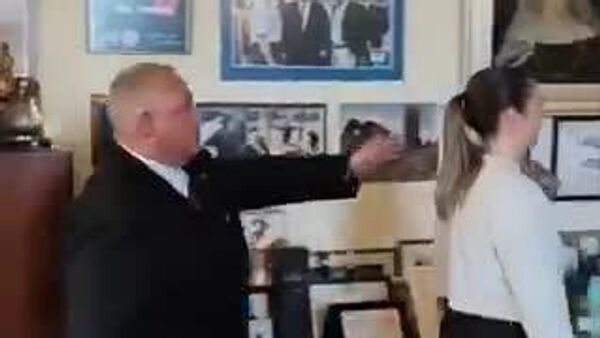 Quand un maire italien se porte volontaire comme punching-ball municipal - Sputnik Afrique