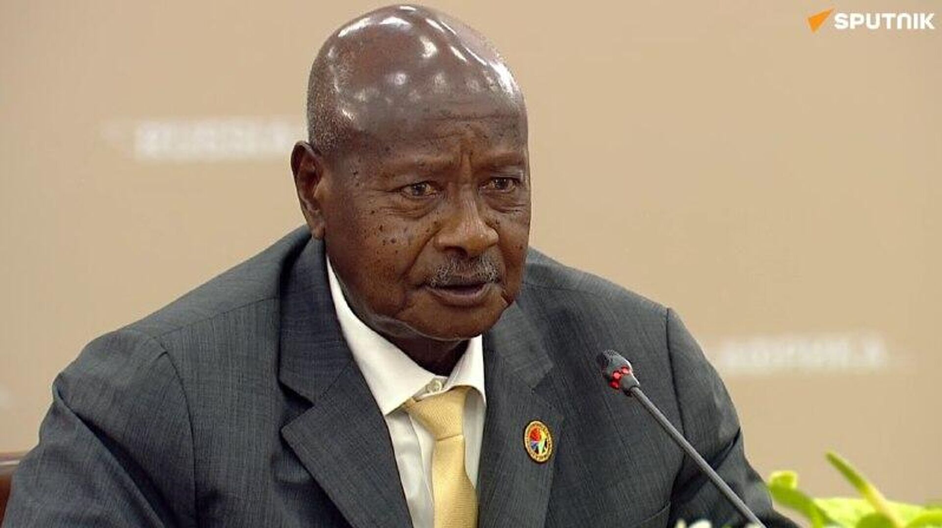 Le Président ougandais plaide pour une Fédération est-africaine afin d'éviter le sort de la Libye Le Président ougandais plaide pour une Fédération est-africaine afin d'éviter le sort de la Libye - Sputnik Afrique, 1920, 21.11.2025