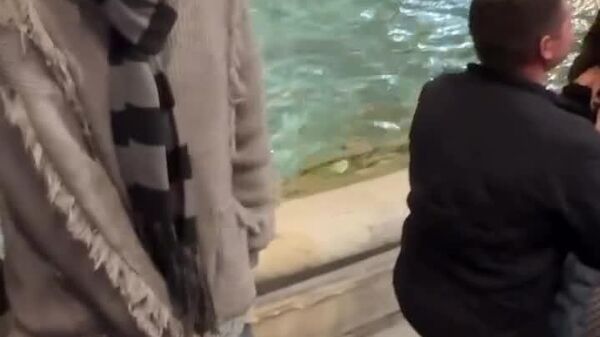 Une demande en mariage prend un jean en otage - Sputnik Afrique