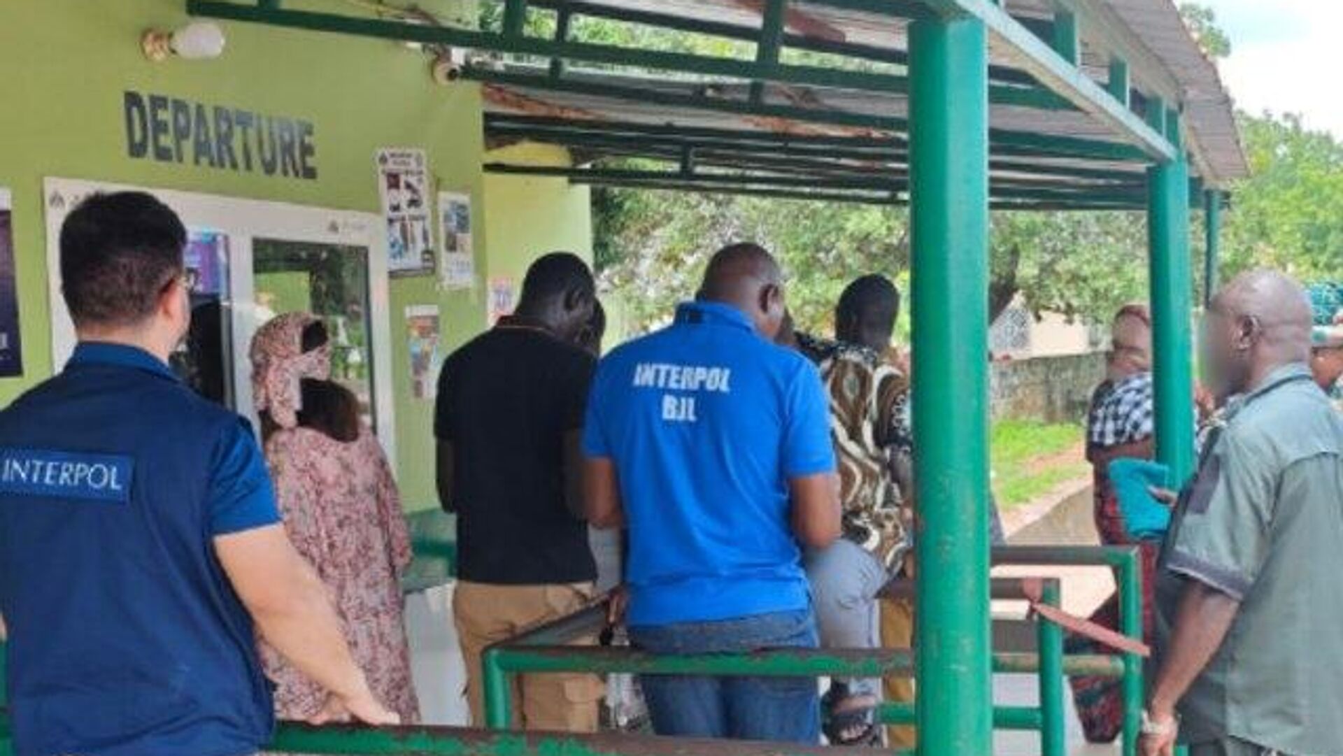 Neuf personnes soupçonnées d'être liées au terrorisme arrêtées en Afrique de l’Ouest avec l'aide d'Interpol Neuf personnes soupçonnées d'être liées au terrorisme arrêtées en Afrique de l’Ouest avec l'aide d'Interpol - Sputnik Afrique, 1920, 22.11.2025