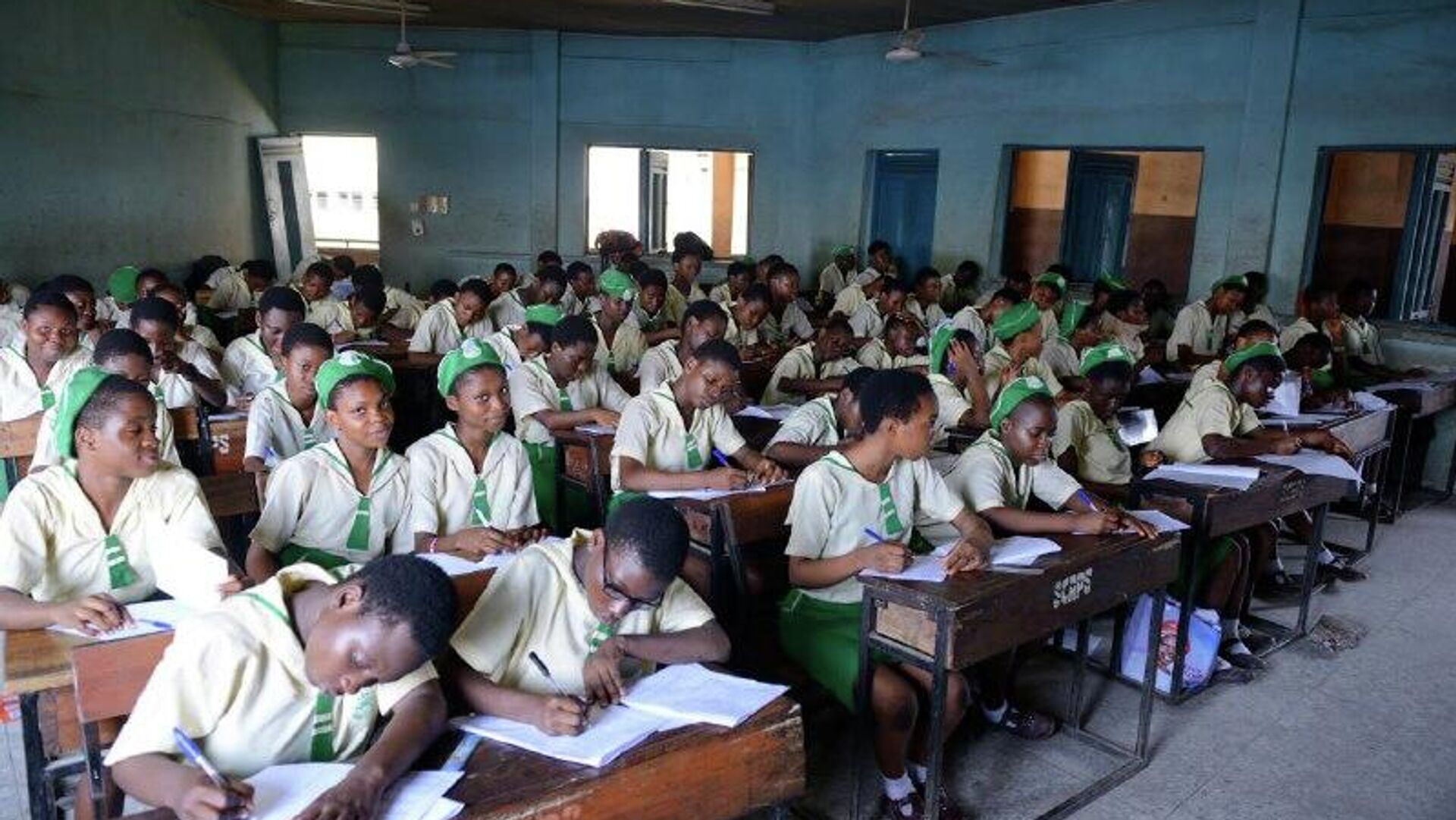 Nigeria: cinquante élèves parmi les plus de 300 enlevés dans une école catholique ont réussi à s'échapper Nigeria: cinquante élèves parmi les plus de 300 enlevés dans une école catholique ont réussi à s'échapper - Sputnik Afrique, 1920, 23.11.2025