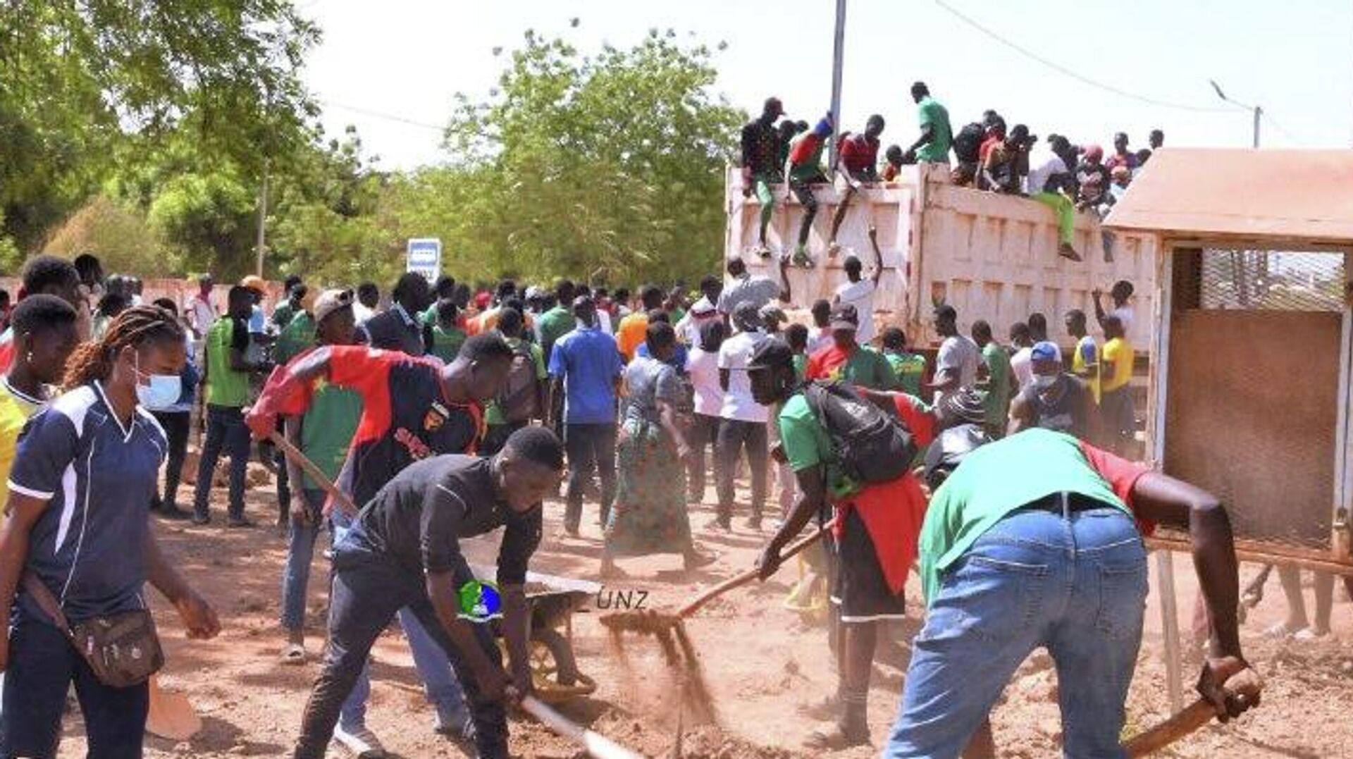 Allons aux travaux: nouveau concept dans le cadre de l’Initiative Faso Mêbo Allons aux travaux: nouveau concept dans le cadre de l’Initiative Faso Mêbo - Sputnik Afrique, 1920, 23.11.2025