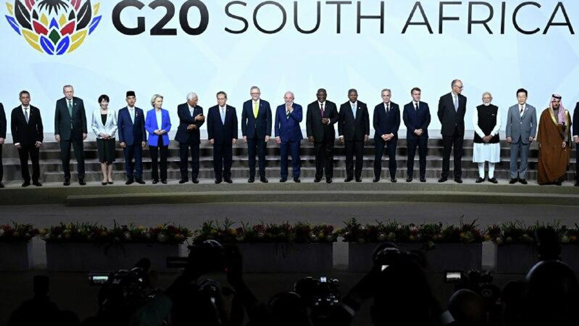 Les pays du Sud doivent s'unir et mutualiser leurs atouts pour une prospérité économique – vice-président du Zimbabwe Les pays du Sud doivent s'unir et mutualiser leurs atouts pour une prospérité économique – vice-président du Zimbabwe - Sputnik Afrique, 1920, 25.11.2025