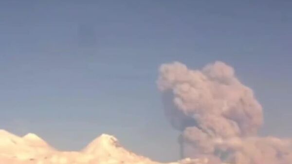 #viral | Kamchatka’s Bezymianny Volcano Eruption Sends 11 - Sputnik Africa