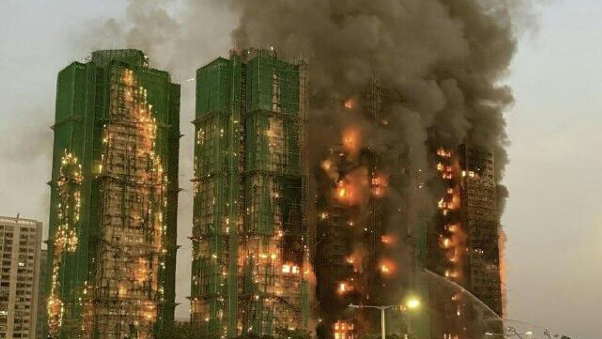 Le bilan de l'incendie monstre de Hong Kong a déjà atteint 36 morts, selon les médias Le bilan de l'incendie monstre de Hong Kong a déjà atteint 36 morts, selon les médias - Sputnik Afrique, 1920, 26.11.2025