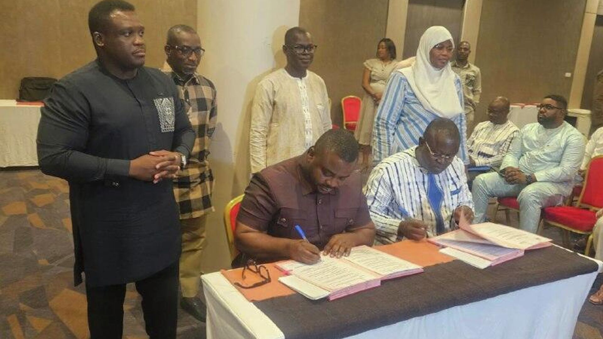 Le Ghana et le Burkina Faso signent un accord pour l'itinérance gratuite Le Ghana et le Burkina Faso signent un accord pour l'itinérance gratuite - Sputnik Afrique, 1920, 26.11.2025