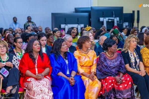 Ibrahim Traoré aux femmes: Qui mieux que vous pour nous aider, nous chefs d'État, pour sortir l'Afrique de cette situation? Ibrahim Traoré aux femmes: Qui mieux que vous pour nous aider, nous chefs d'État, pour sortir l'Afrique de cette situation? - Sputnik Afrique