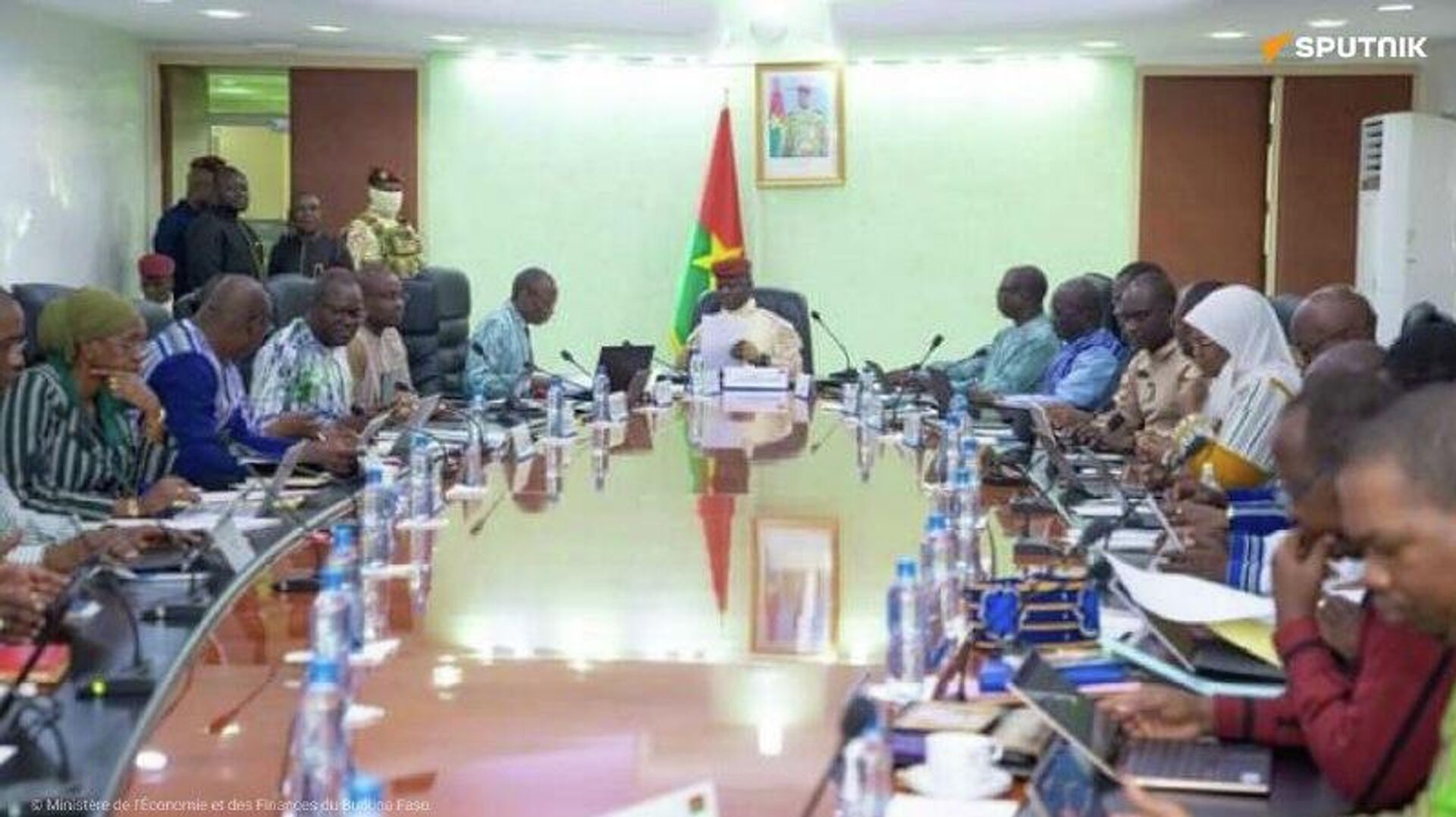 Le gouvernement burkinabè se penche sur une réforme massive du Code de travail Le gouvernement burkinabè se penche sur une réforme massive du Code de travail - Sputnik Afrique, 1920, 28.11.2025