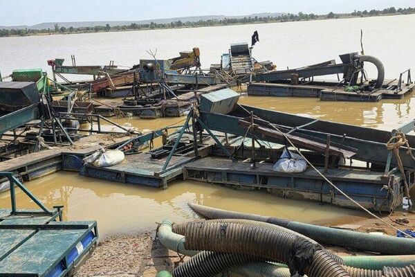 Le Mali lutte contre les dragues qui polluent le fleuve Niger - Sputnik Afrique