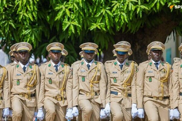 Construire une armée digne de ce nom: Assimi Goïta s'adresse aux jeunes officiers de l'École militaire interarmes de Koulikoro - Sputnik Afrique