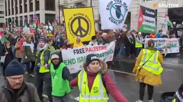 Des dizaines de milliers de manifestants pour la Palestine à Londres - Sputnik Afrique
