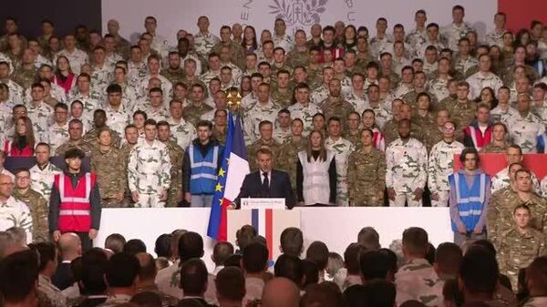 Macron lance le service militaire et le premier appelé disparaît déjà - Sputnik Afrique